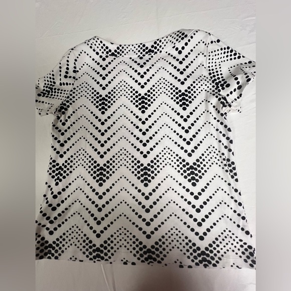 RAFAELLA BLACK & WHITE CHEVRON PATTERNED WOMENS SHORT SLEEVE TOP. SIZE LARGE - Picture 2 of 9